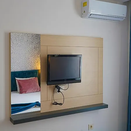 Jura Lara Hotel *